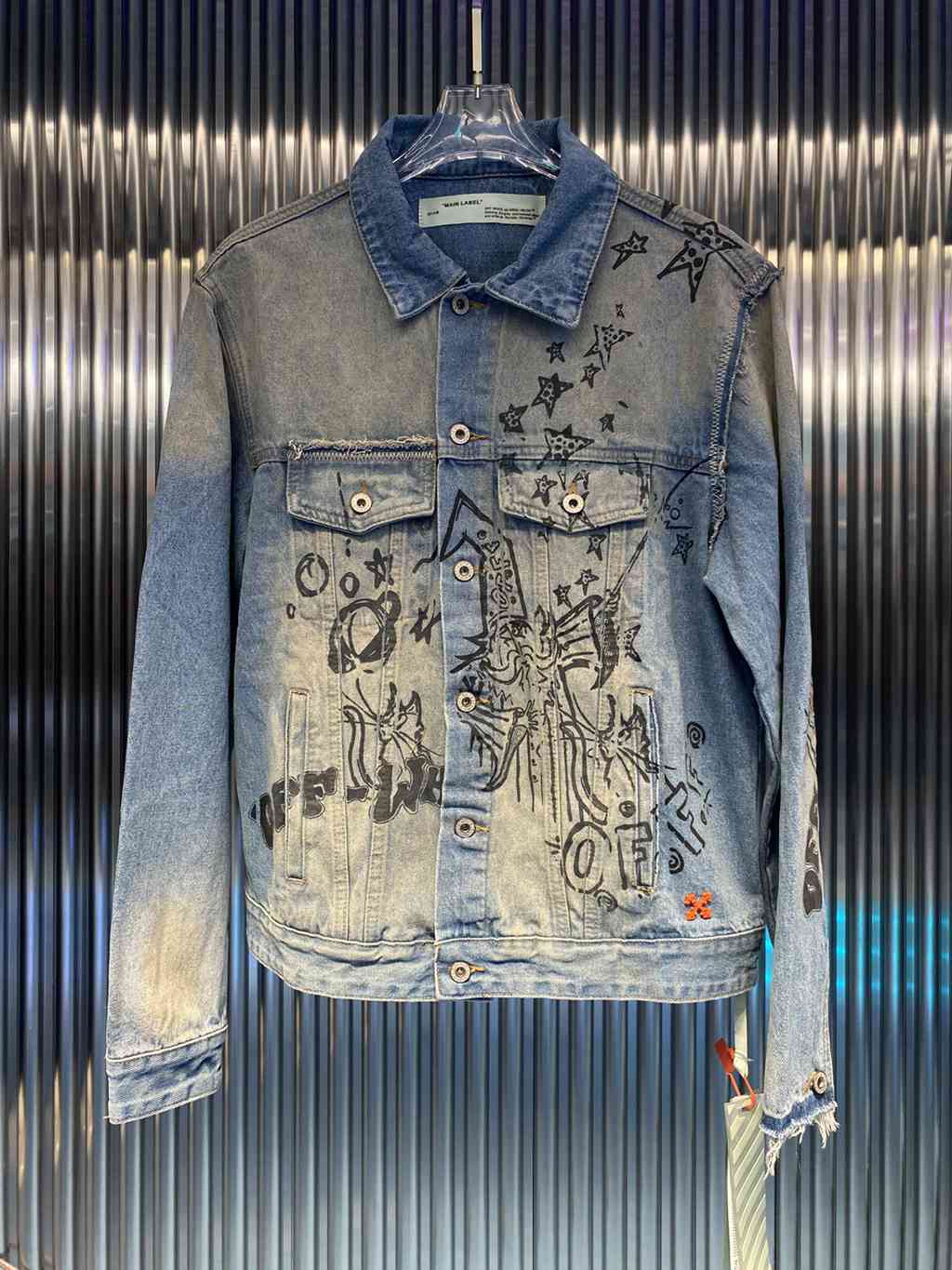 OFF WHITE